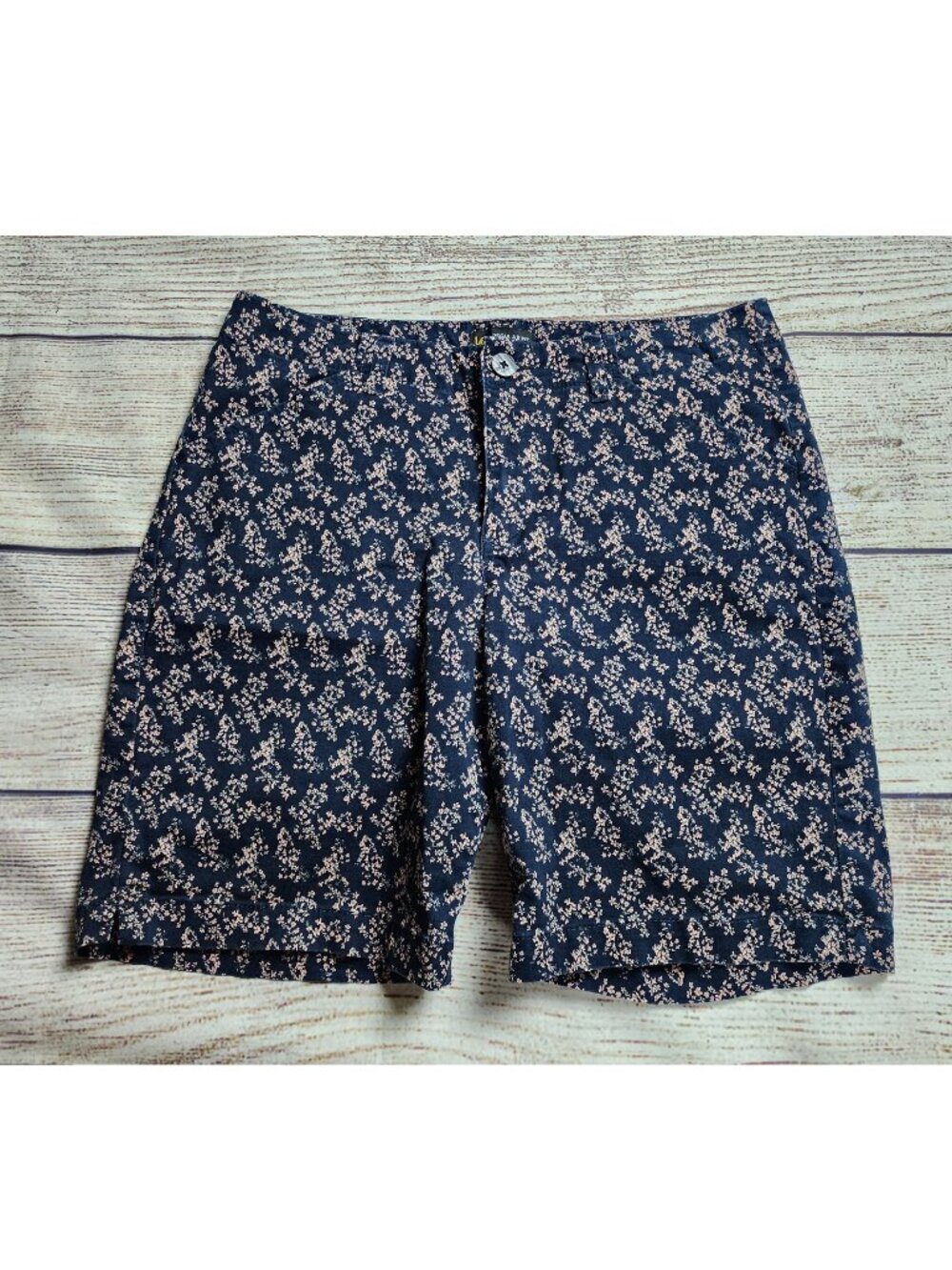 Lee Regular Fit Mid Rise Blue Ditsy Floral Bermuda Shorts Womens Size 12 Stretch
